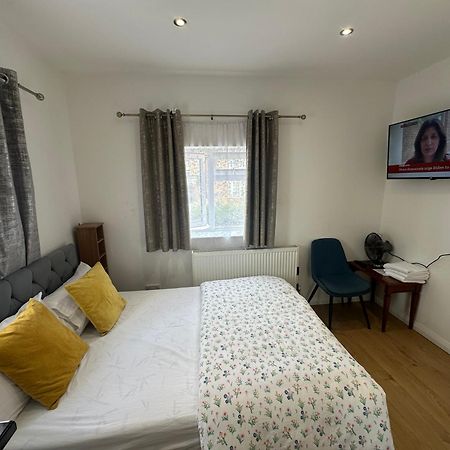 Luxury Ensuite 2Nd Studio Flat With Great Views In Keedonwood Road With Fully Own Bathroom Newly Added And Private Kitchenette Bromley Exterior foto